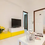 Гостевой дом Ginjinha House - 4 - Bairro Alto - With Ac By Lisbeyond 3*